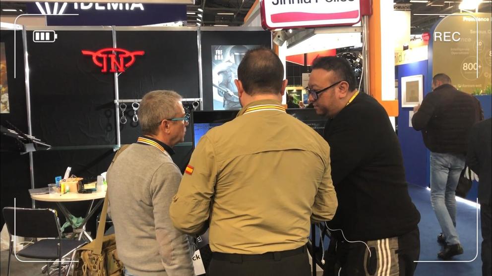 The conversation with visitor in 2019 France MILIPOL Police Gear Exhibition